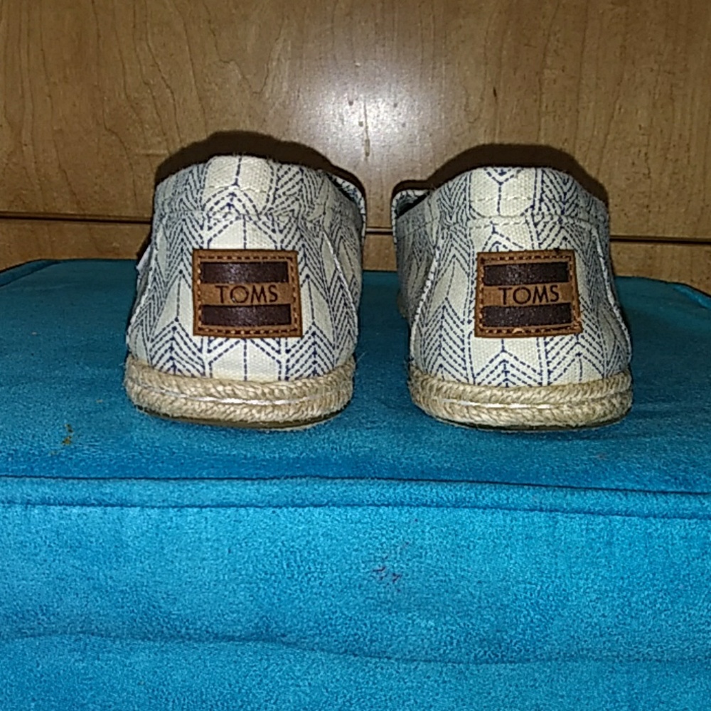 Toms - Picture 3 of 5